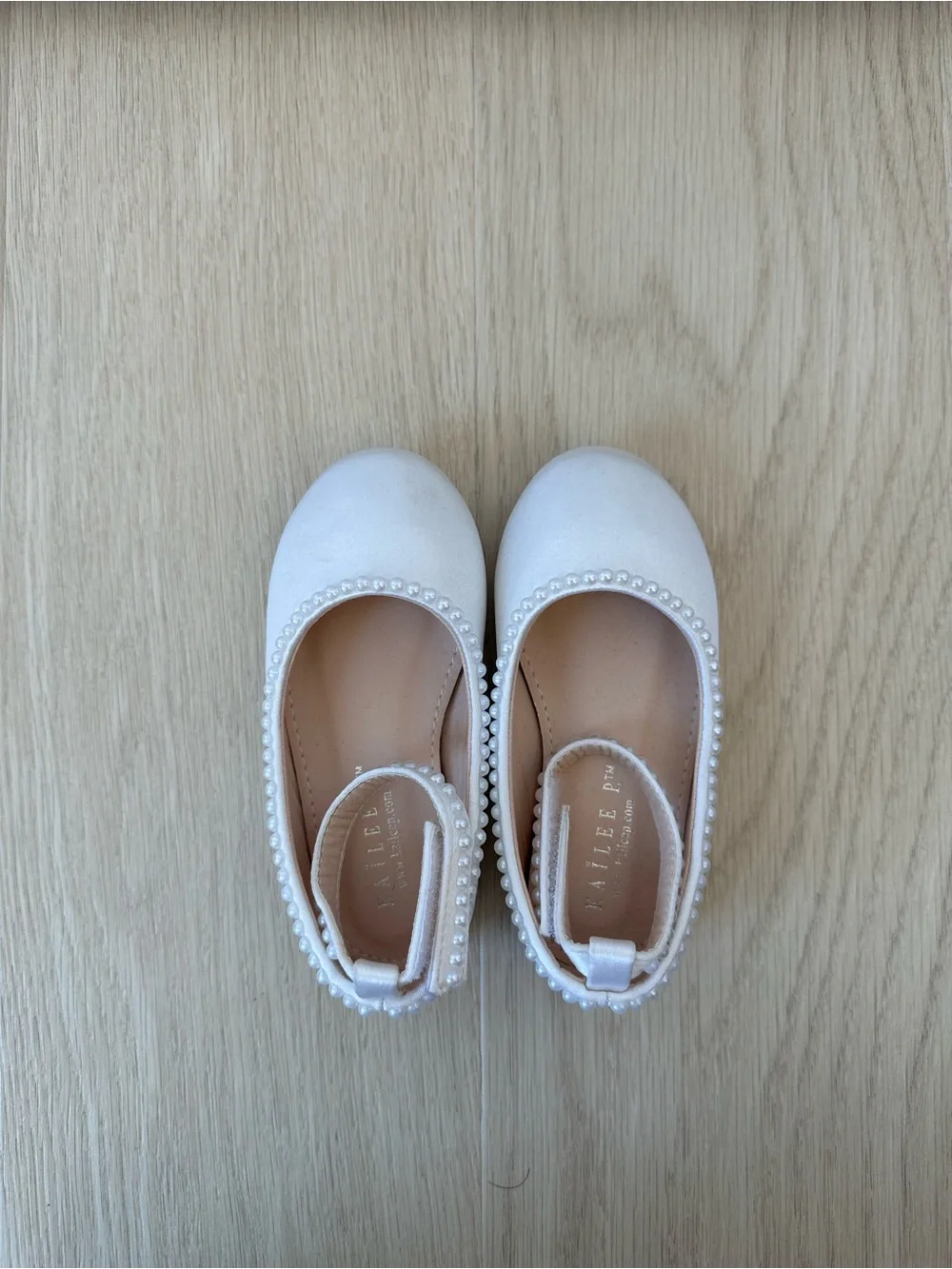 Pearl-Trim White Mary Jane Dress Shoes for Girls
